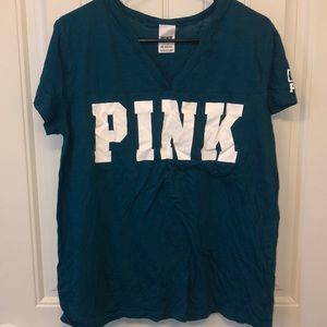 VS PINK VNECK TEE